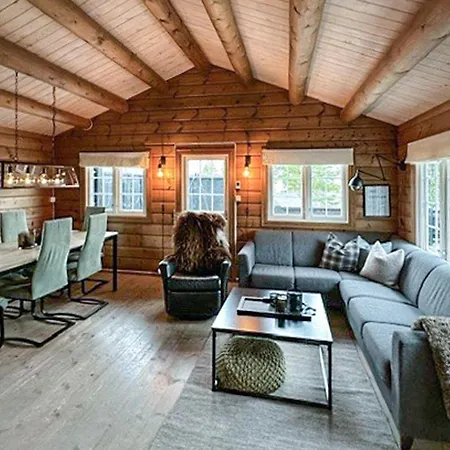 3 Bedroom Lovely In 度假居 *