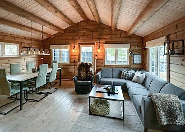 3 Bedroom Gorgeous In 別荘 *